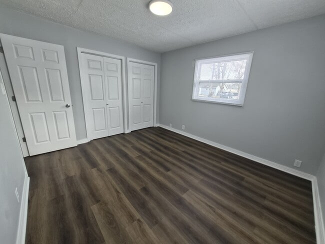 Building Photo - 484 Carol Dr