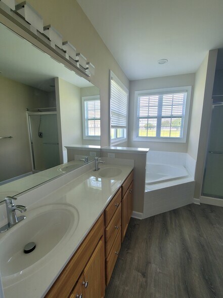 Building Photo - 32818 Almwick Ln