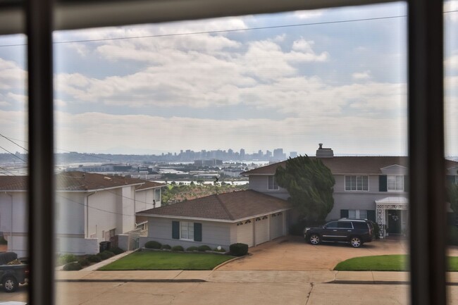 Building Photo - Stunning Point Loma Home with Downtown/Bay...