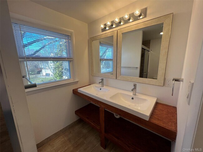 Building Photo - 11 Pulaski Pl