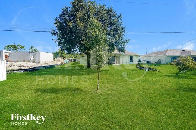 Building Photo - 349 NE 30th Terrace