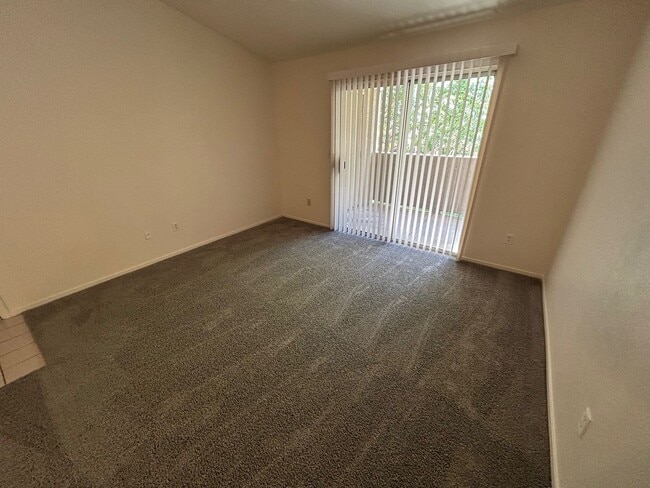 Building Photo - COMFORTABLE TOP FLOOR 1 BEDROOM LOCATED IN...