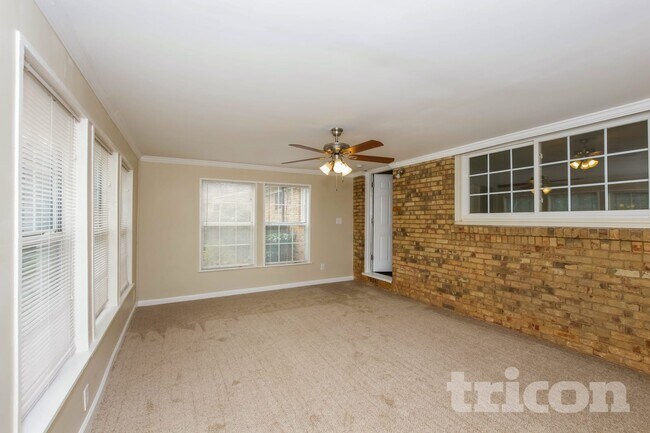 Building Photo - 711 Vickery Dr