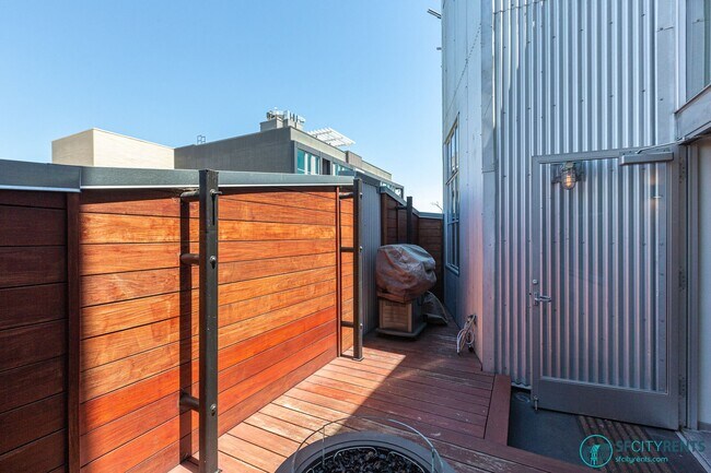 Building Photo - SoMa: Luxuriously Remodeled Conversion Liv...