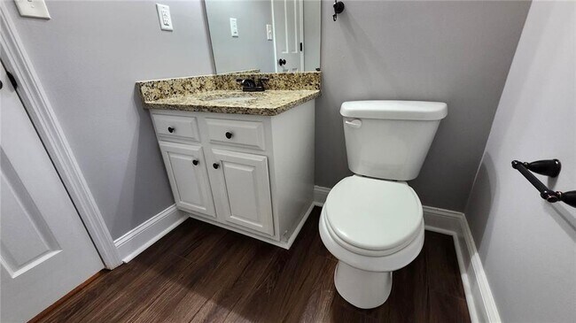 Building Photo - 5139 Chestnut Cir