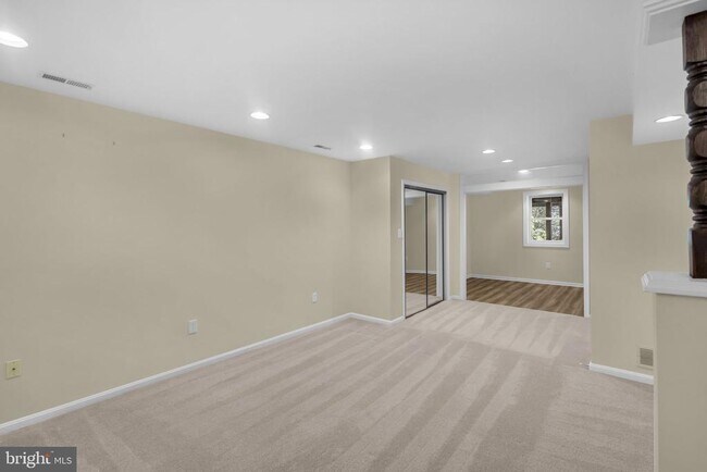 Building Photo - 2206 Fort Ward Pl