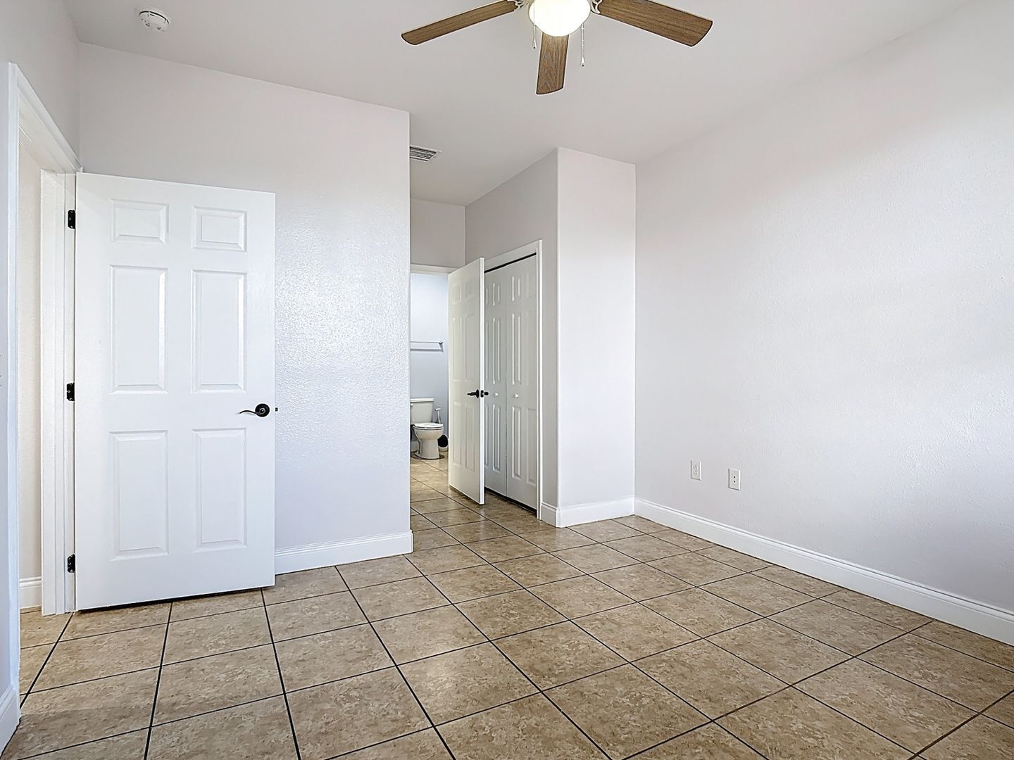 Building Photo - 2380 Bella Vista Dr