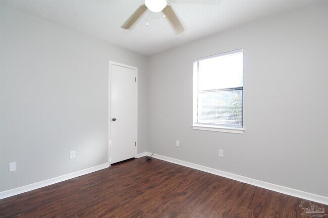 Building Photo - 7642 Sandy Creek Dr