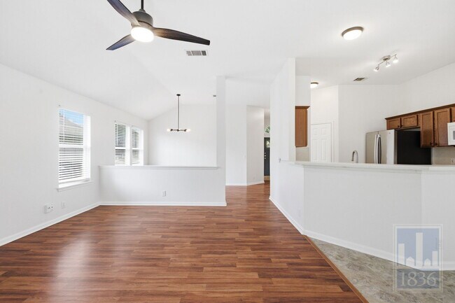 Building Photo - 1006 Buttercup Ct