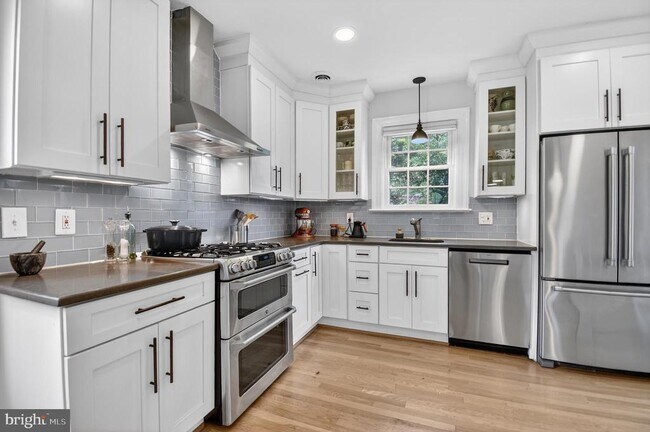 Building Photo - 3005 McKinley St NW