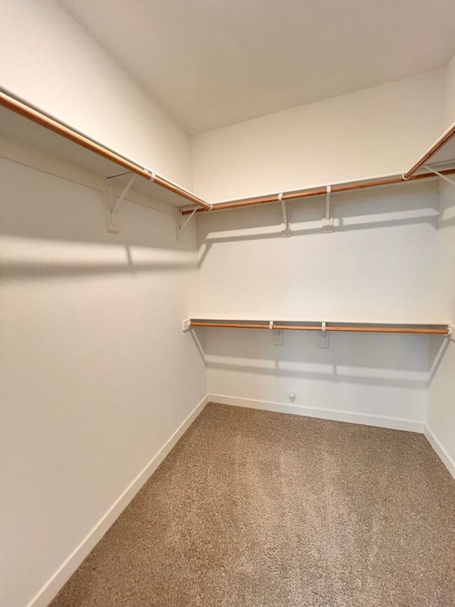 Building Photo - Northwest Bakersfield