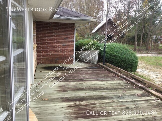 Building Photo - 558 Westbrook Rd