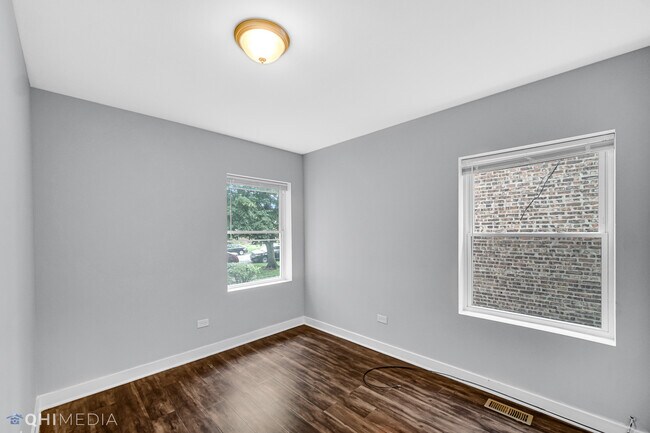 Building Photo - 350 E 74th St