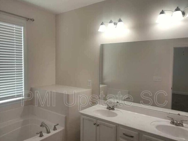 Building Photo - 567 Chantry Ln