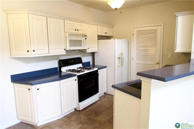 Building Photo - 929 Eden Terrace