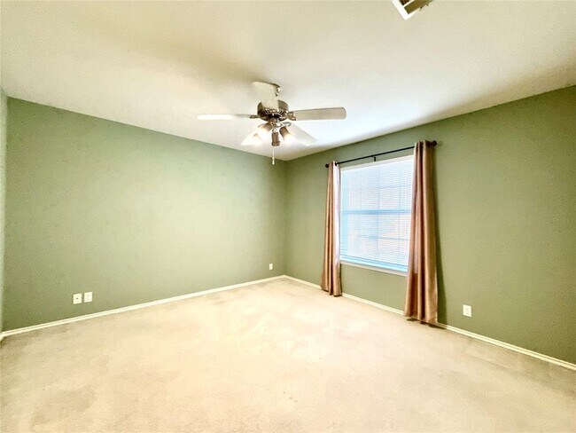 Building Photo - 13720 Greinert Dr
