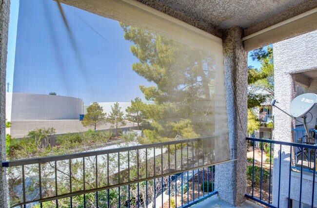 Building Photo - Beautiful 1 BR 1 Bath condo in Green Valle...