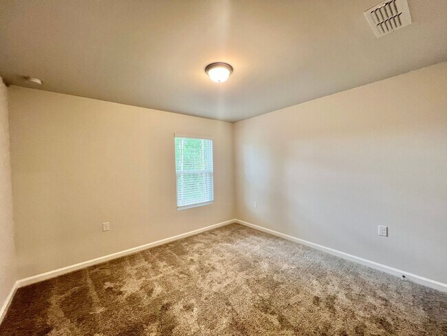 Building Photo - 870 McKenzie Pk Ter