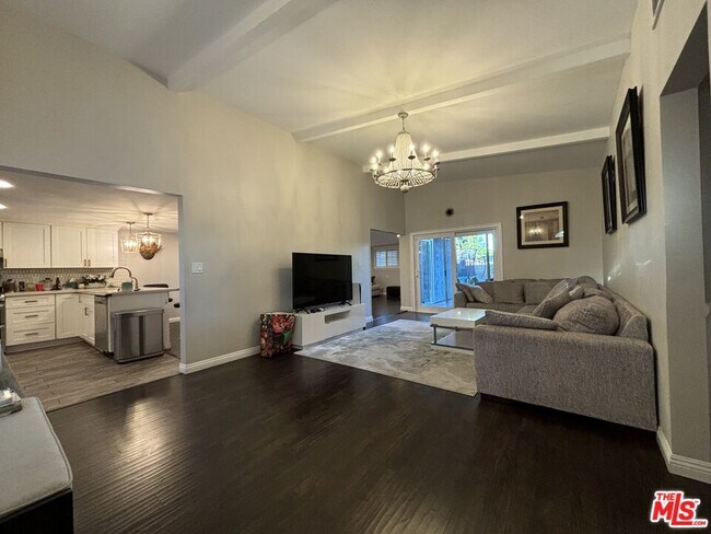 Building Photo - 10824 Paso Robles Ave