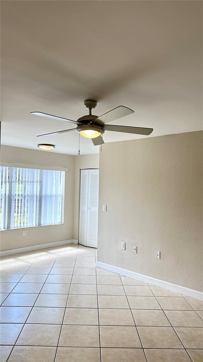 Building Photo - 12620 Vista Isles Dr