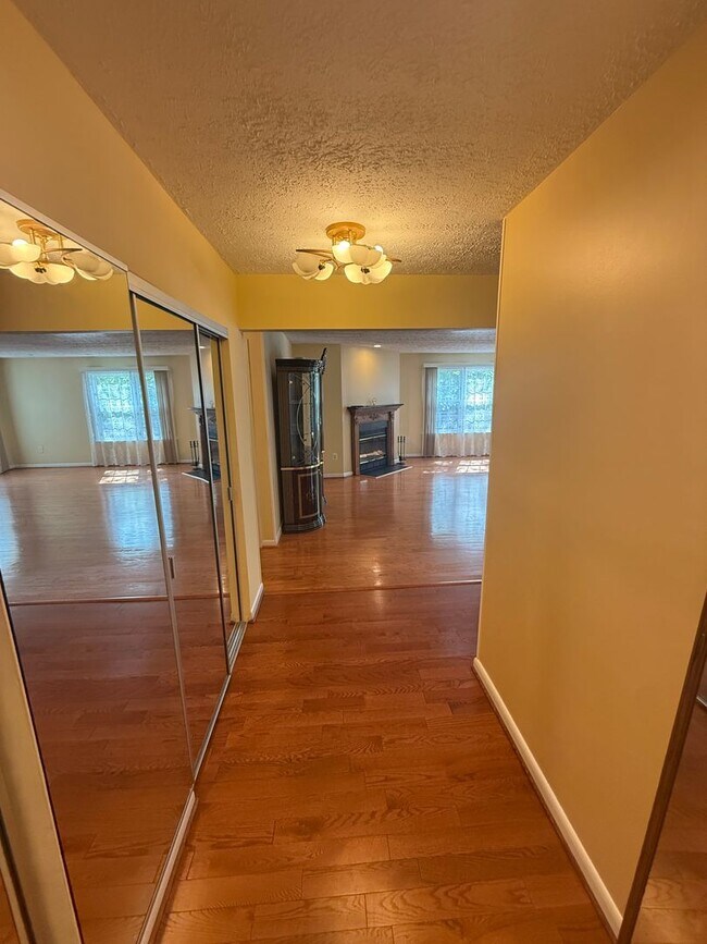 Building Photo - 2101 Woodbox Lane