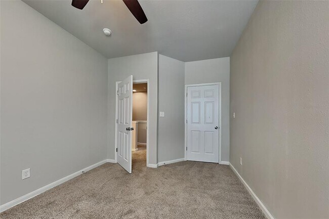 Building Photo - 6602 Albion Cresent Dr