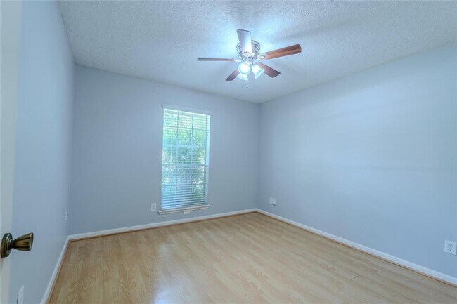 Building Photo - 16227 Southampton Dr