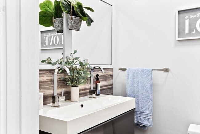 Building Photo - 108-110-110 Trenton St