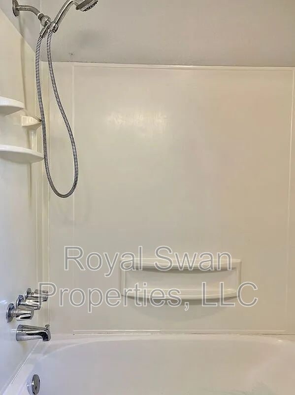 Building Photo - 114 Azalea St