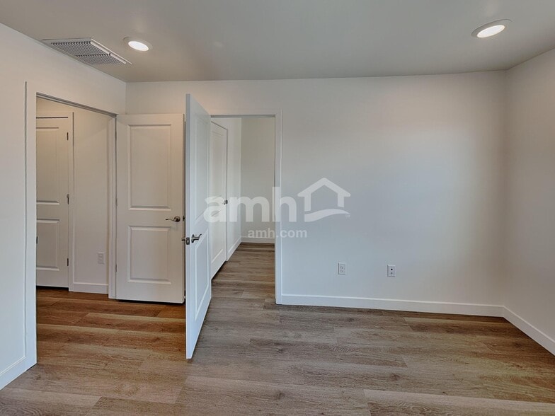 Building Photo - 6466 E Paseo Alga