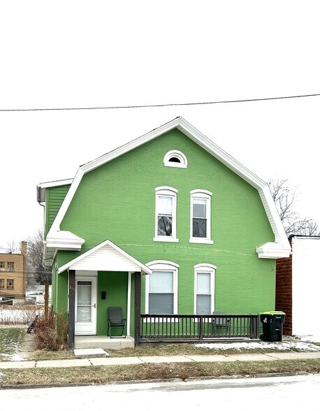 Exterior - 2nd Floor - 345 N Main St