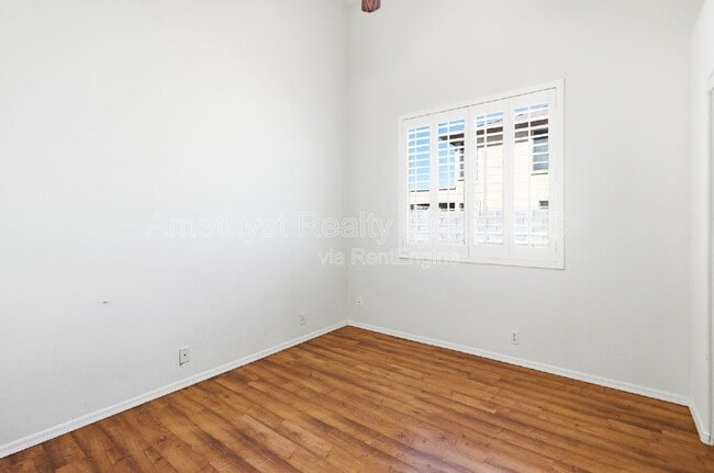 Building Photo - 7017 W Greenbriar Dr