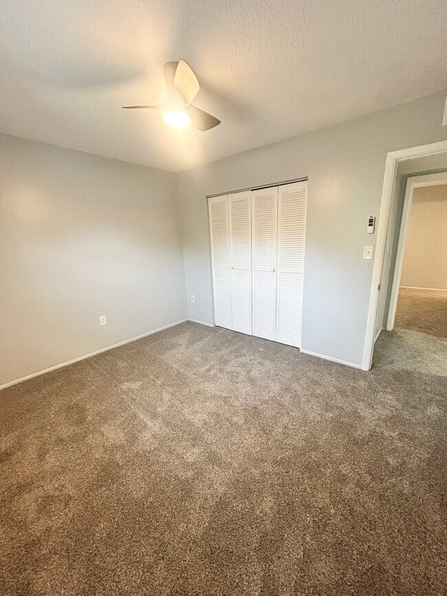 Building Photo - 601 Riverhill Cir
