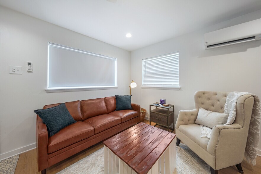 Building Photo - 2927 Nicholson Dr