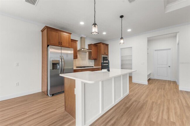 Building Photo - 6735 SW 10th Ln