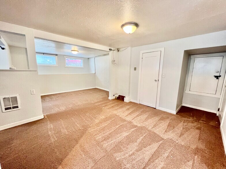 Building Photo - 414 E Mercer St