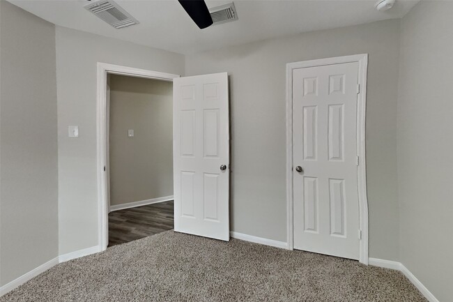 Building Photo - 32411 Cross Spring Park Ln