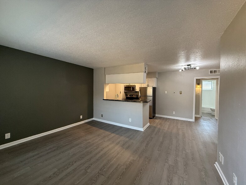Building Photo - 5221 Bonita Ave