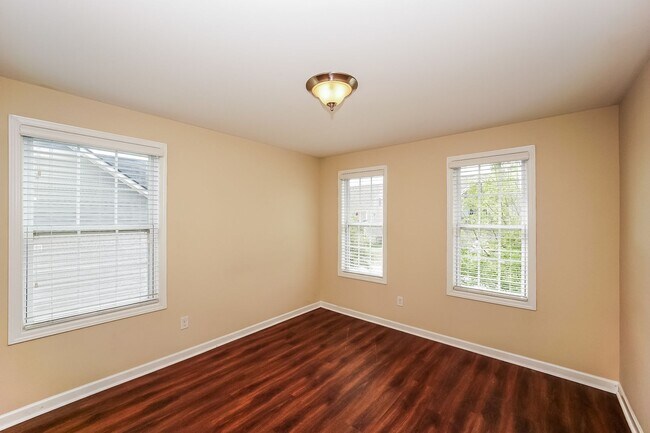 Building Photo - Beautiful 4 Bedroom Single Family Home