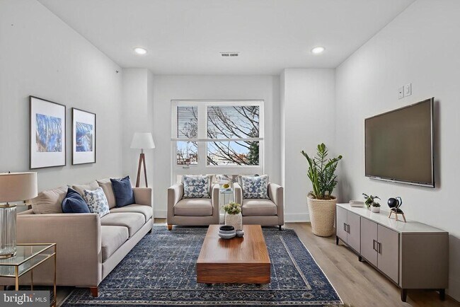 Building Photo - 2333 E York St