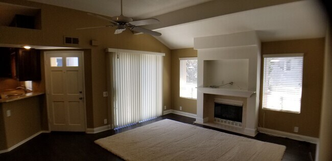 Building Photo - Corsica Villas Condo!
