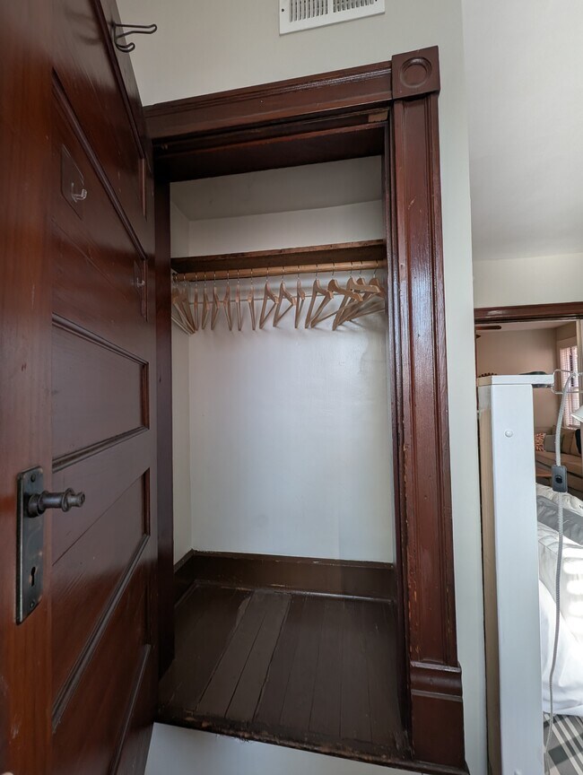 Building Photo - 2819 Shenandoah Ave