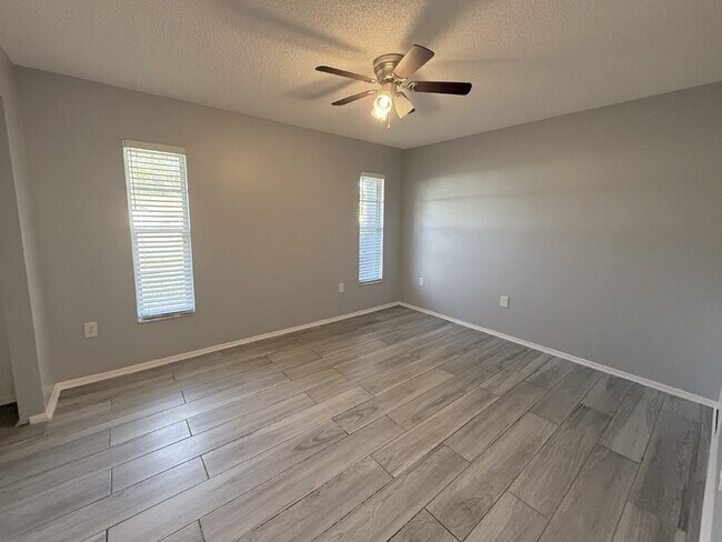 Building Photo - 8023 Wooden Dr