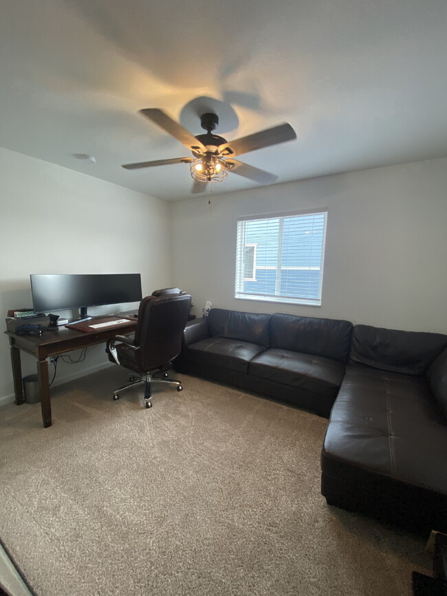 Building Photo - 3 bedroom - Shady Ridge