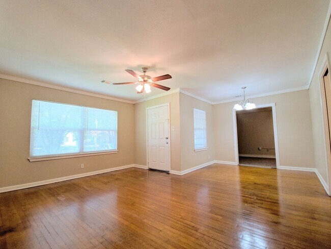 Building Photo - 1223 Shawnee St