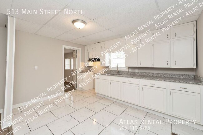 Building Photo - 513 Main St N