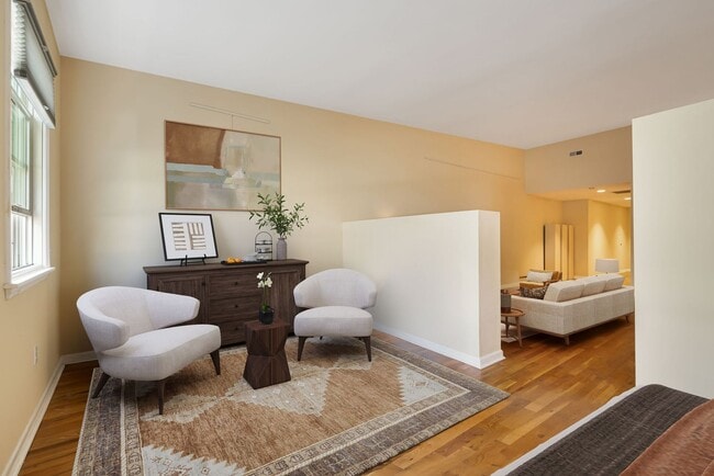 Building Photo - Stylish Studio Condo in Downtown Asheville – Rare Top-Floor Find