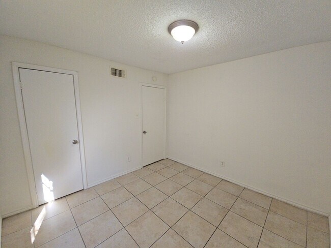 Building Photo - 1307 Brenda Ln