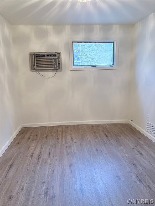 Building Photo - 19 California Dr