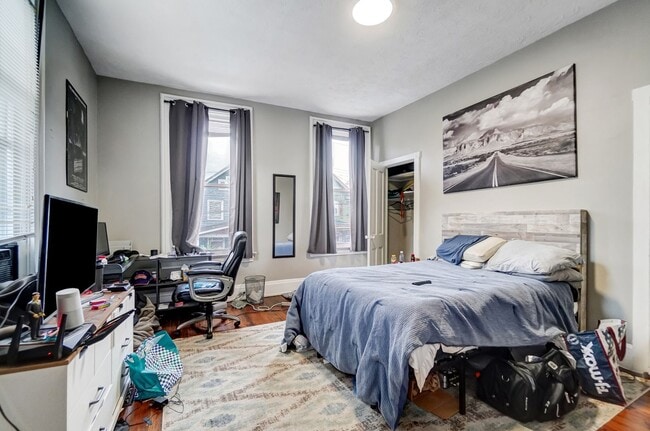 Building Photo - Clifton House For 2026-2027!